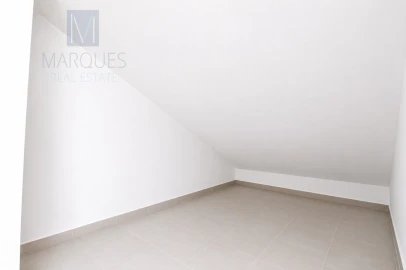 Apartamento T2 para Venda em Laranjeiro e Feijó