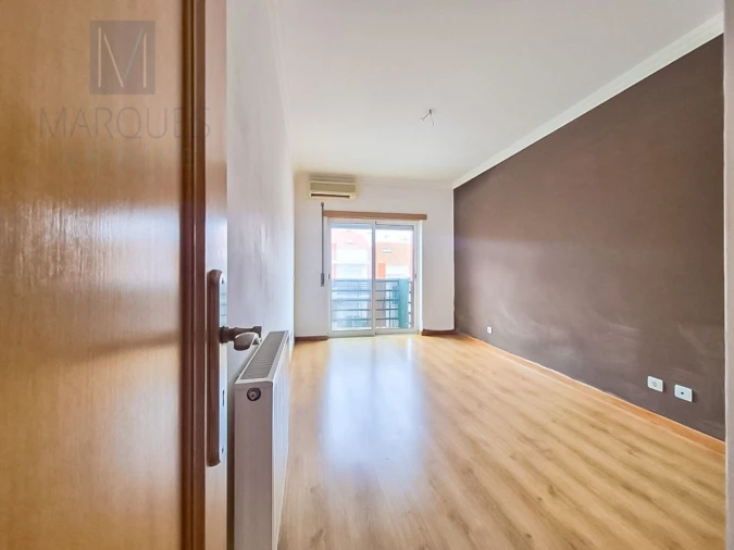 Apartamento T2 para Venda em Laranjeiro e Feijó Foto 12