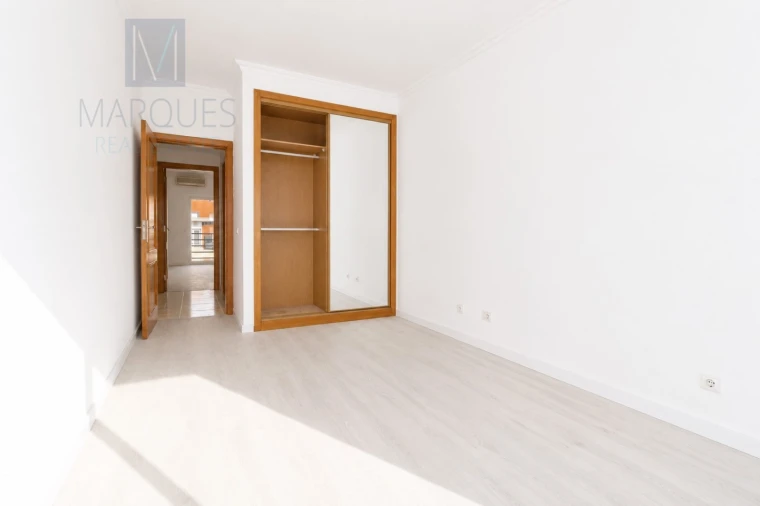 Apartamento T2 para Venda em Laranjeiro e Feijó Foto 12