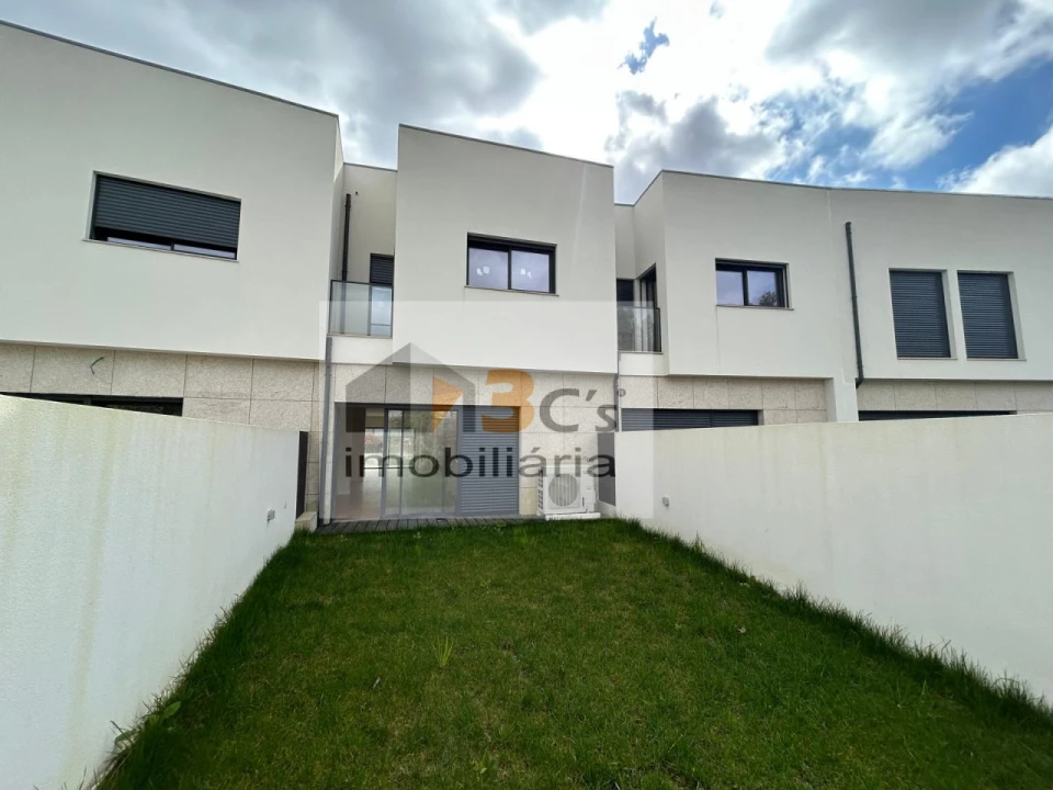 Moradia T3 para Venda em Cidade da Maia Foto 3