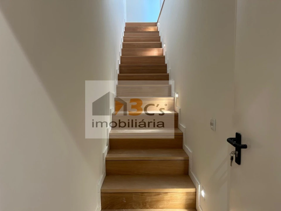 Moradia T3 para Venda em Cidade da Maia Foto 11