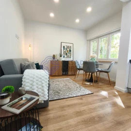Apartamento T2 para Venda em Benfica