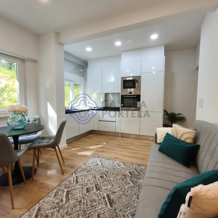 Apartamento T2 para Venda em Benfica Foto 2