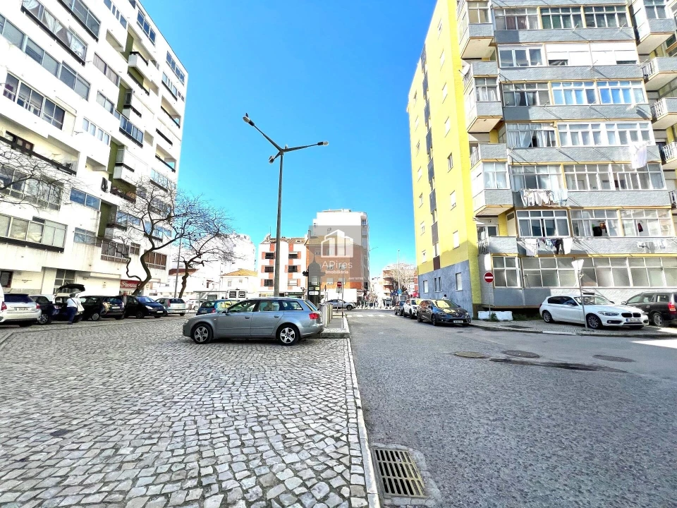 Apartamento T1 para Venda em Costa da Caparica Foto 31
