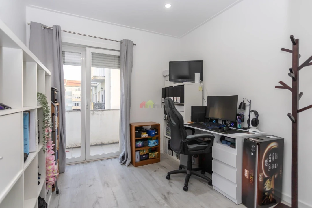 Apartamento T2 para Venda em Barreiro e Lavradio Foto 12