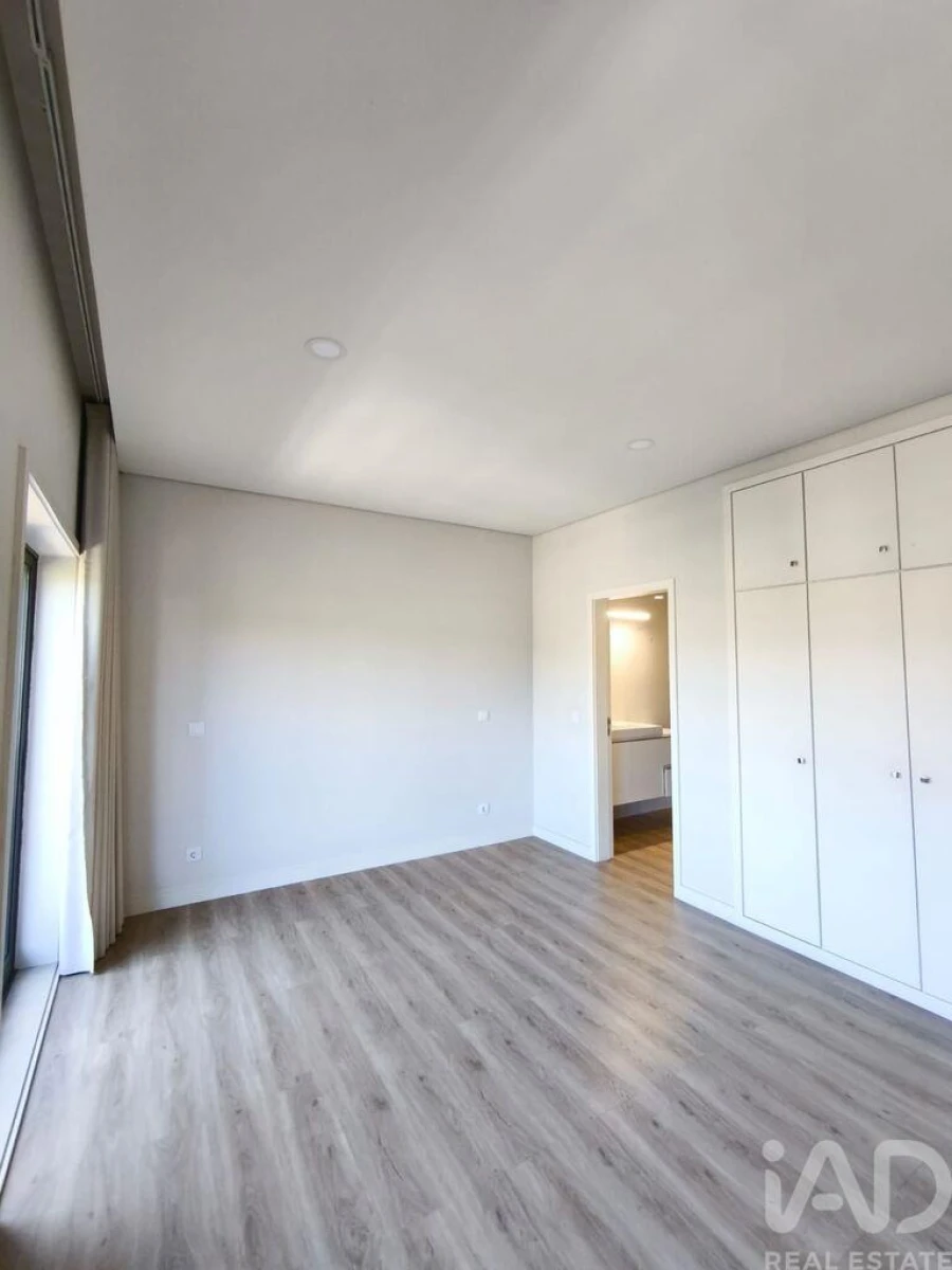 Apartamento T4 para Venda em Pedroso e Seixezelo Foto 16