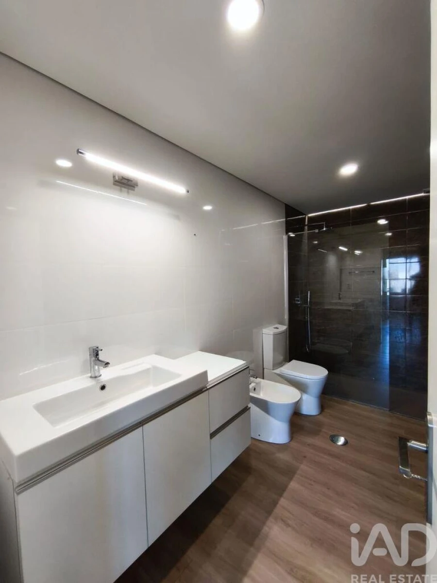 Apartamento T4 para Venda em Pedroso e Seixezelo Foto 8