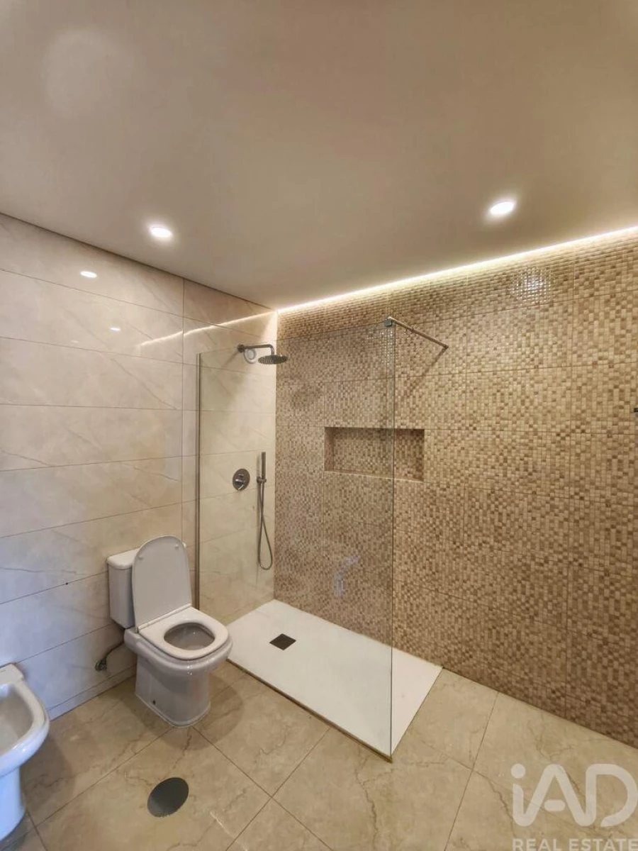 Apartamento T4 para Venda em Pedroso e Seixezelo Foto 23