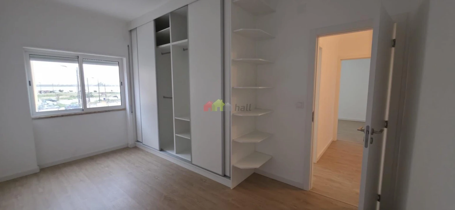 Apartamento T3 para Arrendamento em Alto do Seixalinho, Santo André e Verderena Foto 2