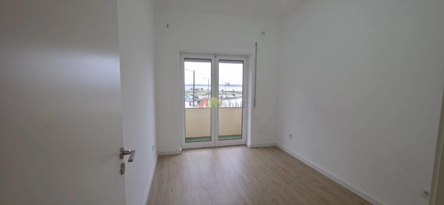 Apartamento T3 para Arrendamento em Alto do Seixalinho, Santo André e Verderena Foto 5