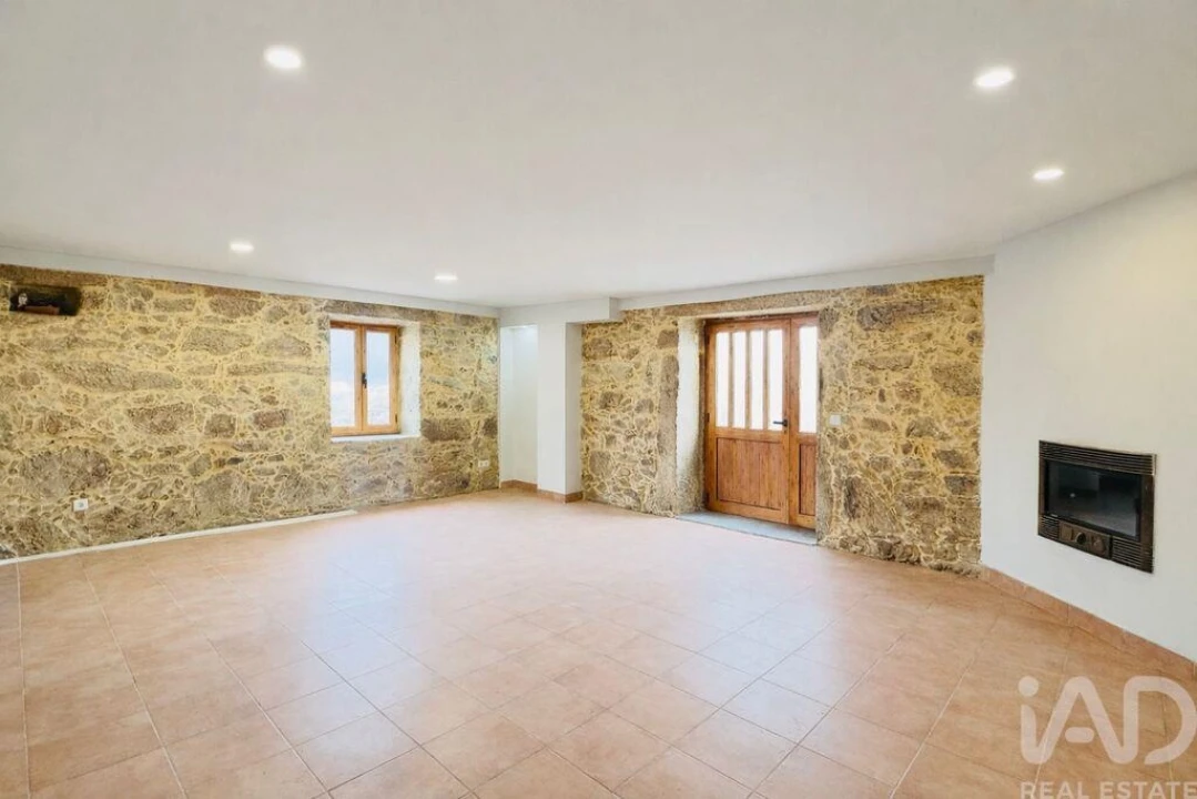 Moradia T3 para Venda em Outeiro Foto 1