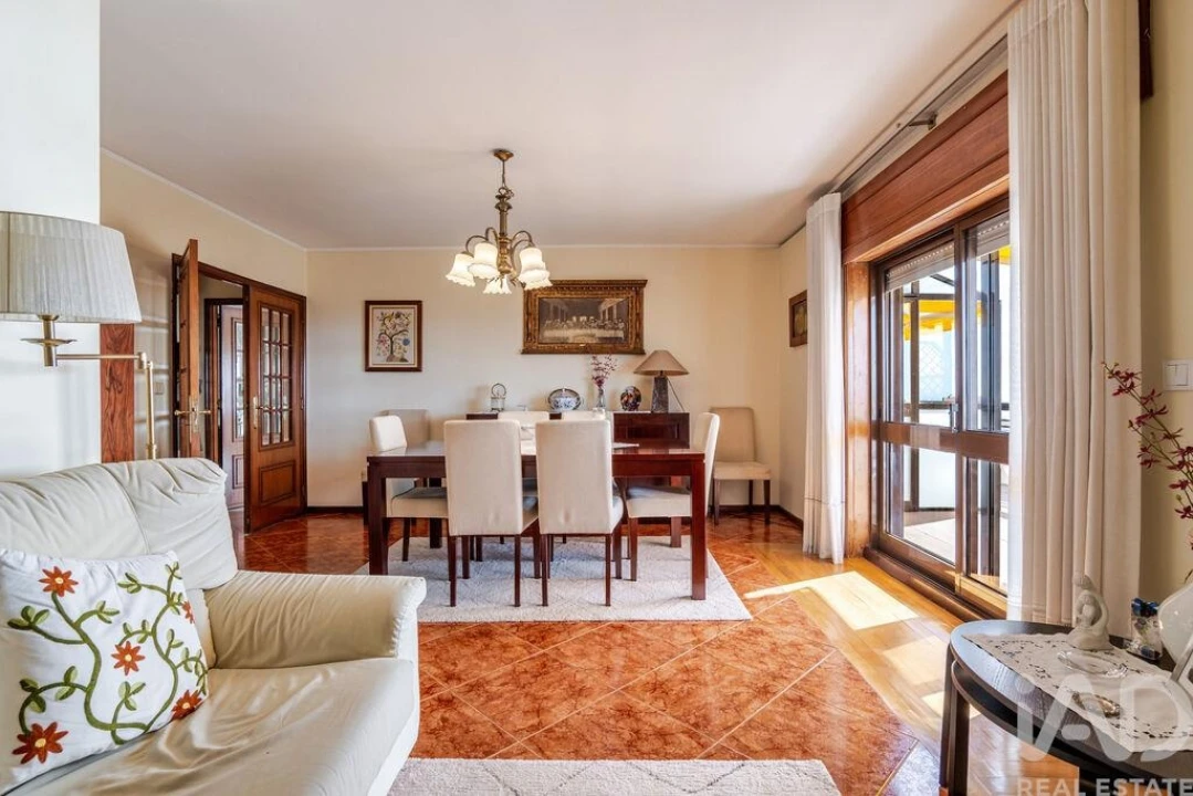 Apartamento T5 para Venda em Mafamude e Vilar do Paraíso Foto 7