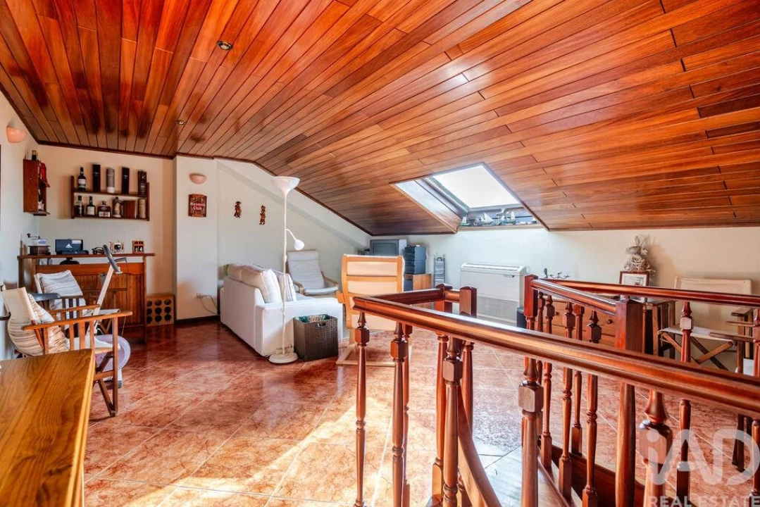 Apartamento T5 para Venda em Mafamude e Vilar do Paraíso Foto 24