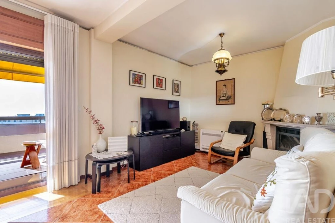 Apartamento T5 para Venda em Mafamude e Vilar do Paraíso Foto 5