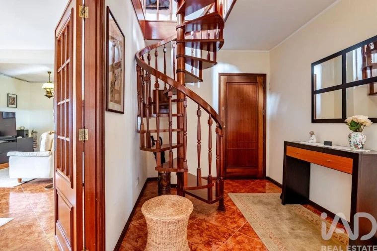 Apartamento T5 para Venda em Mafamude e Vilar do Paraíso Foto 2