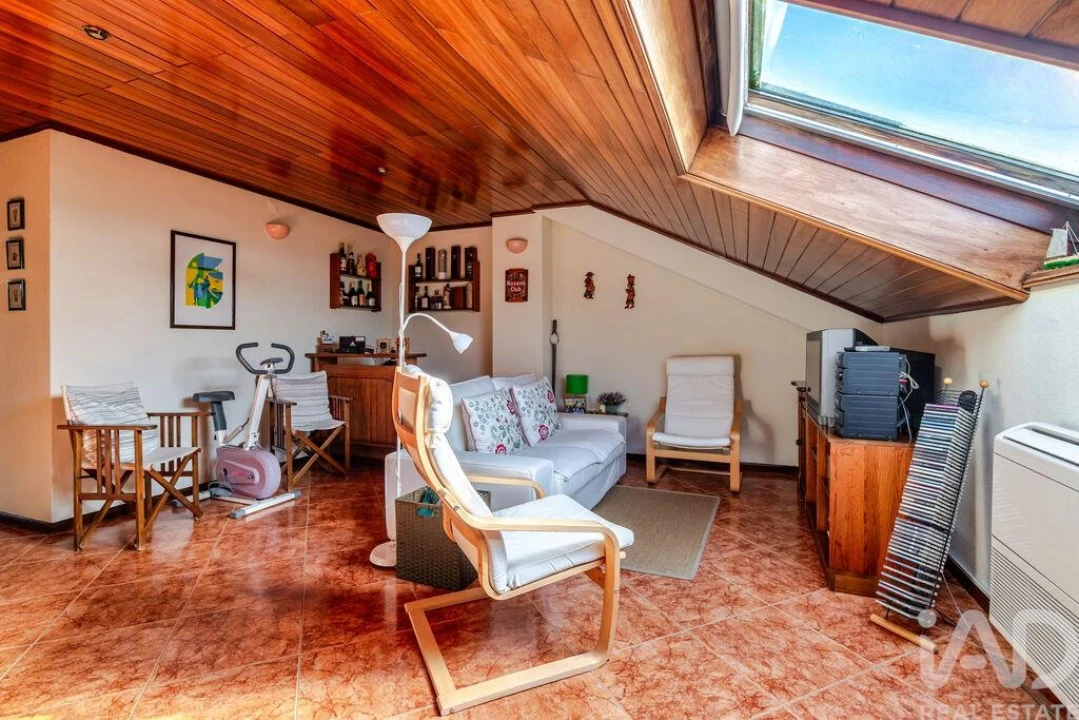 Apartamento T5 para Venda em Mafamude e Vilar do Paraíso Foto 25