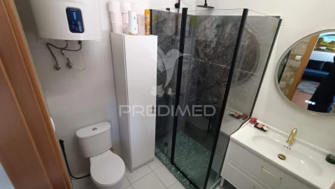 Prédio para Venda em Charneca de Caparica e Sobreda