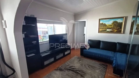 Prédio para Venda em Charneca de Caparica e Sobreda