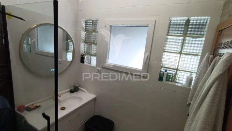 Prédio para Venda em Charneca de Caparica e Sobreda
