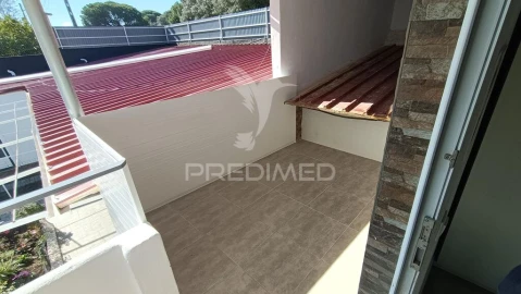 Prédio para Venda em Charneca de Caparica e Sobreda
