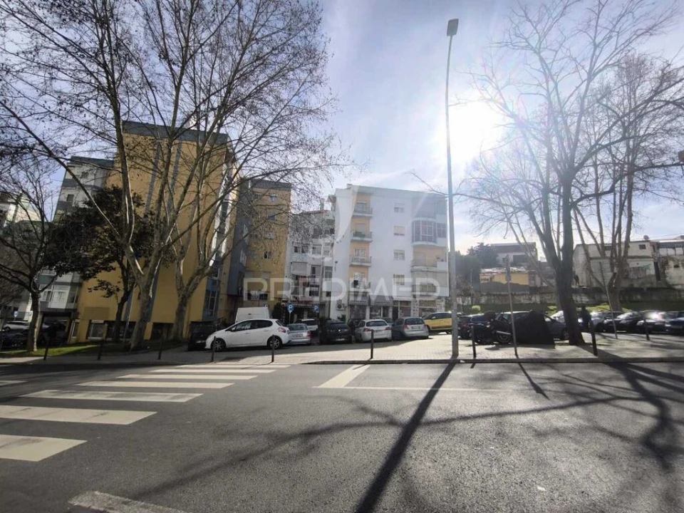 Apartamento para Venda em Alfragide Foto 3