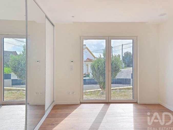 Moradia T4 para Venda em Silveira Foto 11