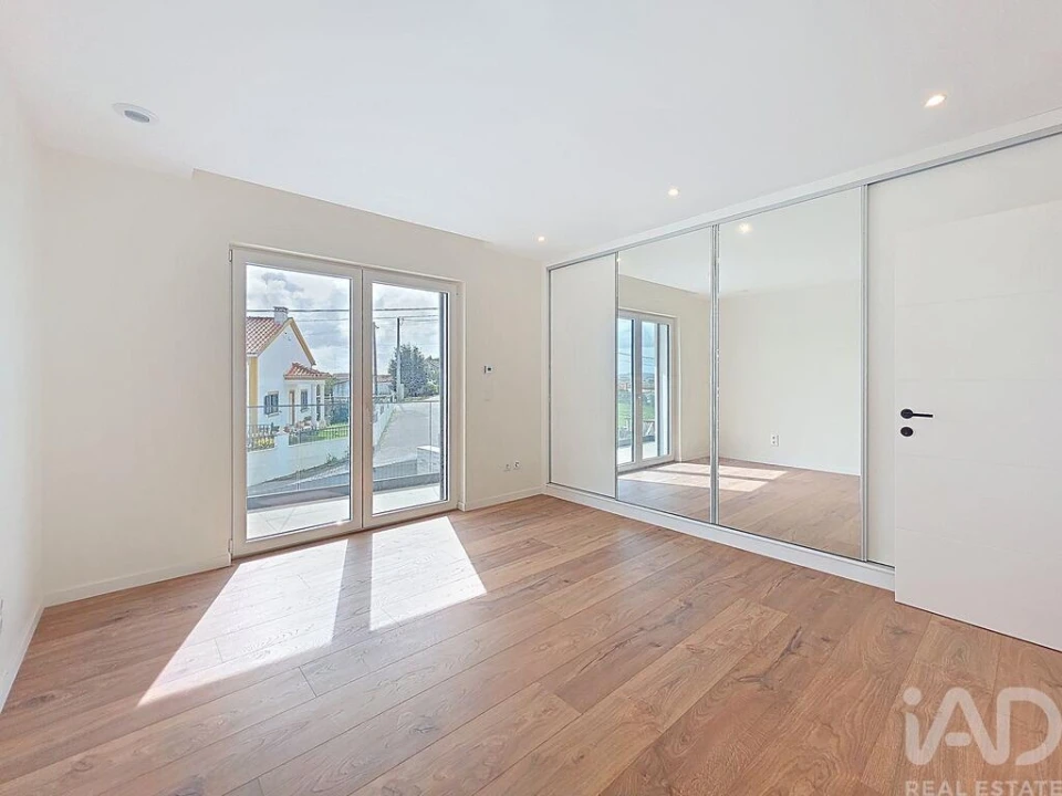 Moradia T4 para Venda em Silveira Foto 13