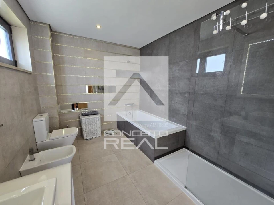 Moradia T4 para Arrendamento em Fânzeres e São Pedro da Cova Foto 17