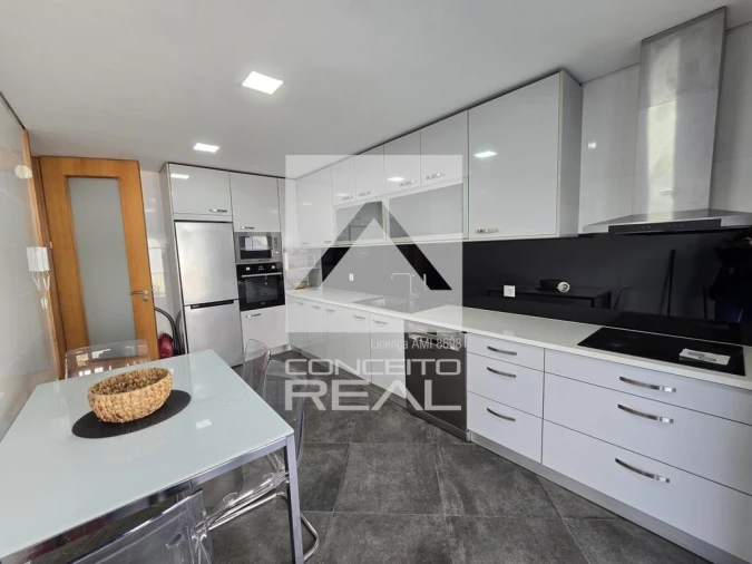 Moradia T4 para Arrendamento em Fânzeres e São Pedro da Cova Foto 2