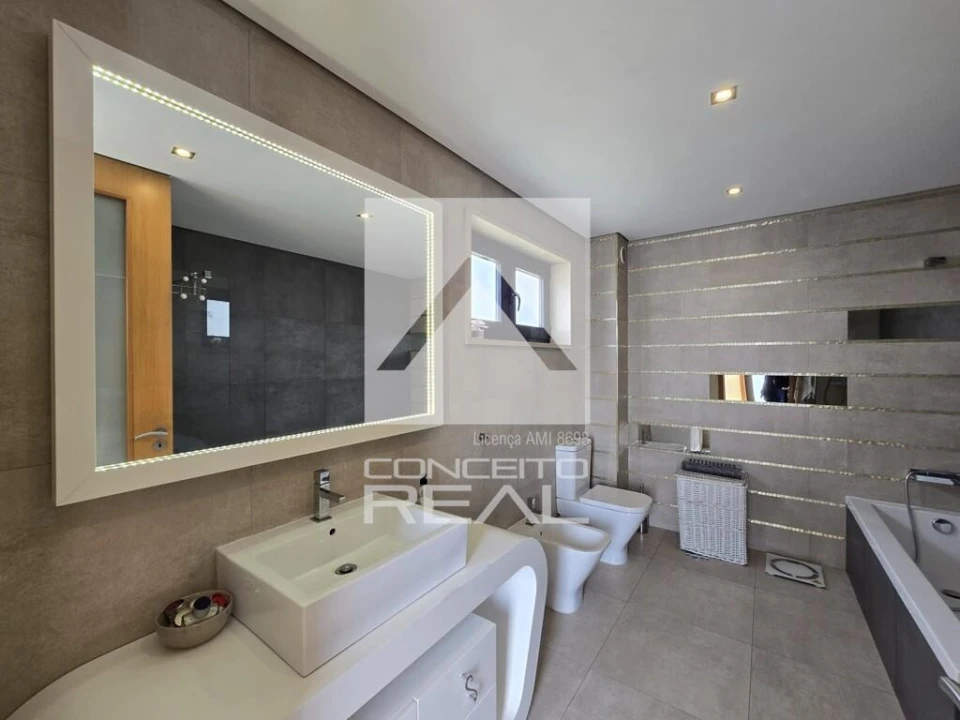 Moradia T4 para Arrendamento em Fânzeres e São Pedro da Cova Foto 15