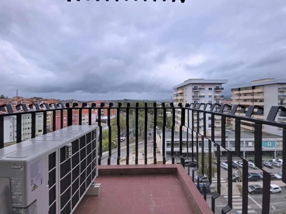 Apartamento T2 para Venda em Santo Antonio dos Olivais Foto 4