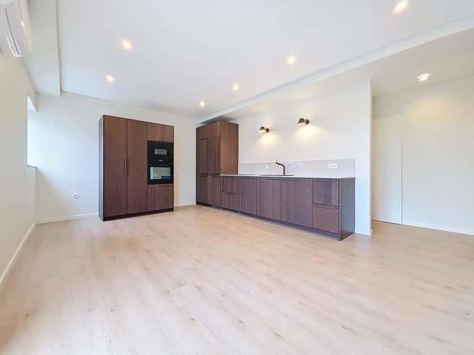 Apartamento T2 para Venda em Santo Antonio dos Olivais Foto 1