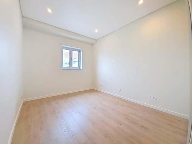 Apartamento T2 para Venda em Santo Antonio dos Olivais Foto 6