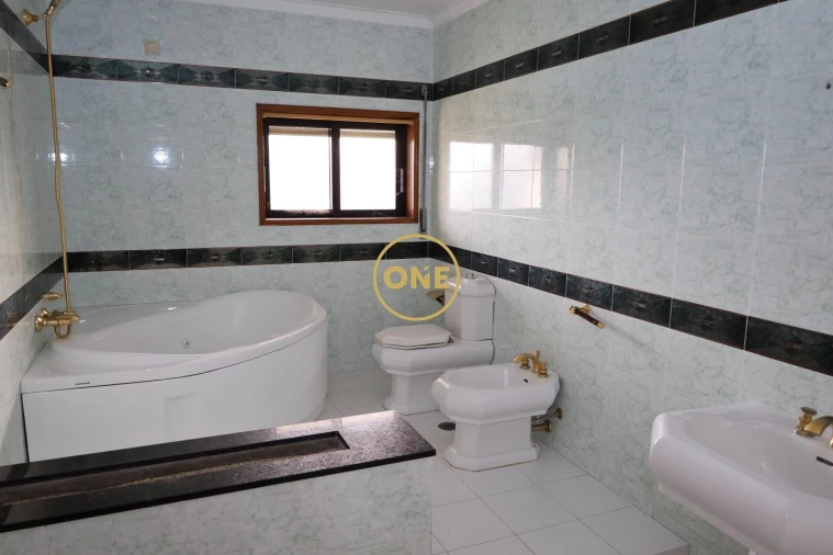 Moradia T5 para Venda em Ruivães e Novais Foto 14