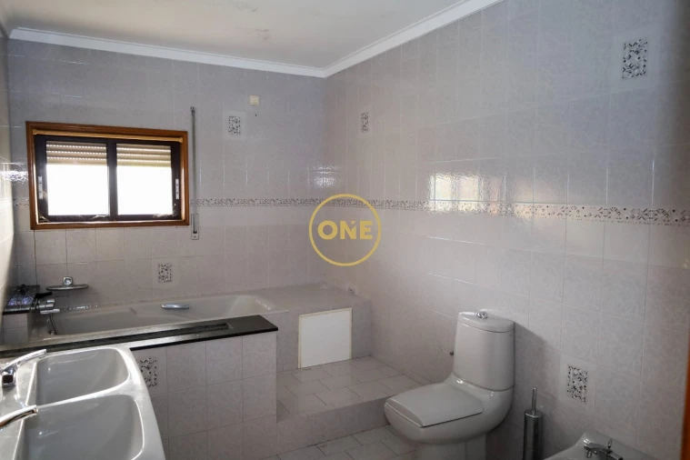 Moradia T5 para Venda em Ruivães e Novais Foto 6