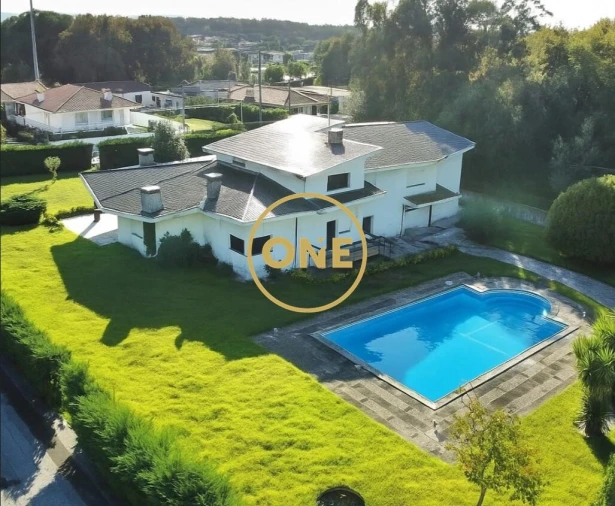 Moradia T5 para Venda em Ruivães e Novais Foto 1