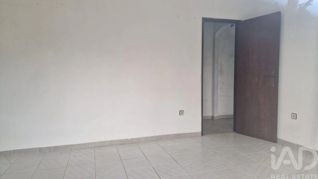 Moradia T3 para Venda em Caxarias Foto 30