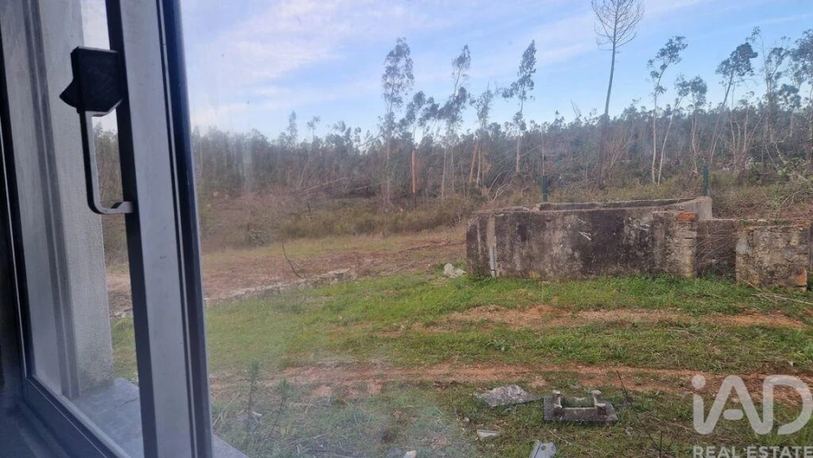 Moradia T3 para Venda em Caxarias Foto 3