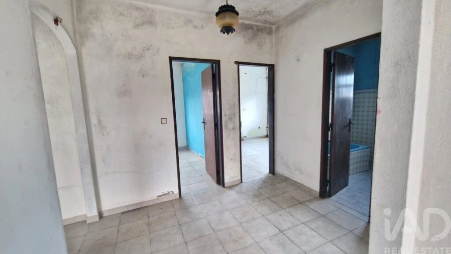 Moradia T3 para Venda em Caxarias Foto 9