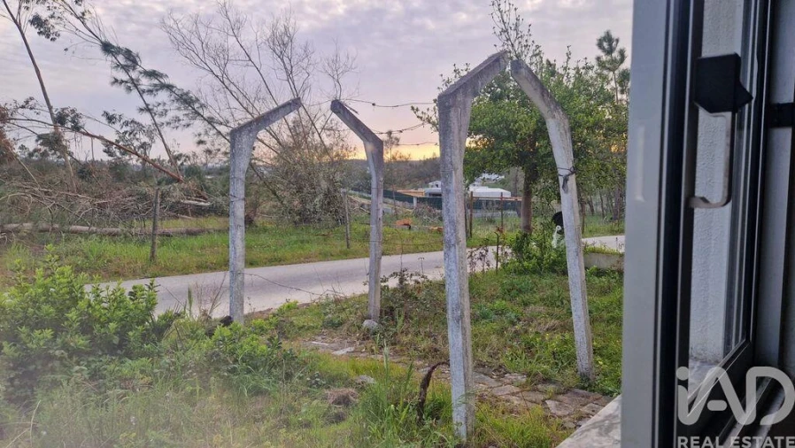 Moradia T3 para Venda em Caxarias Foto 4