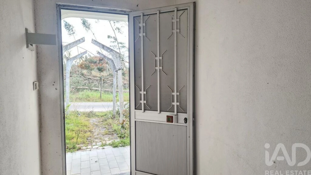 Moradia T3 para Venda em Caxarias Foto 8