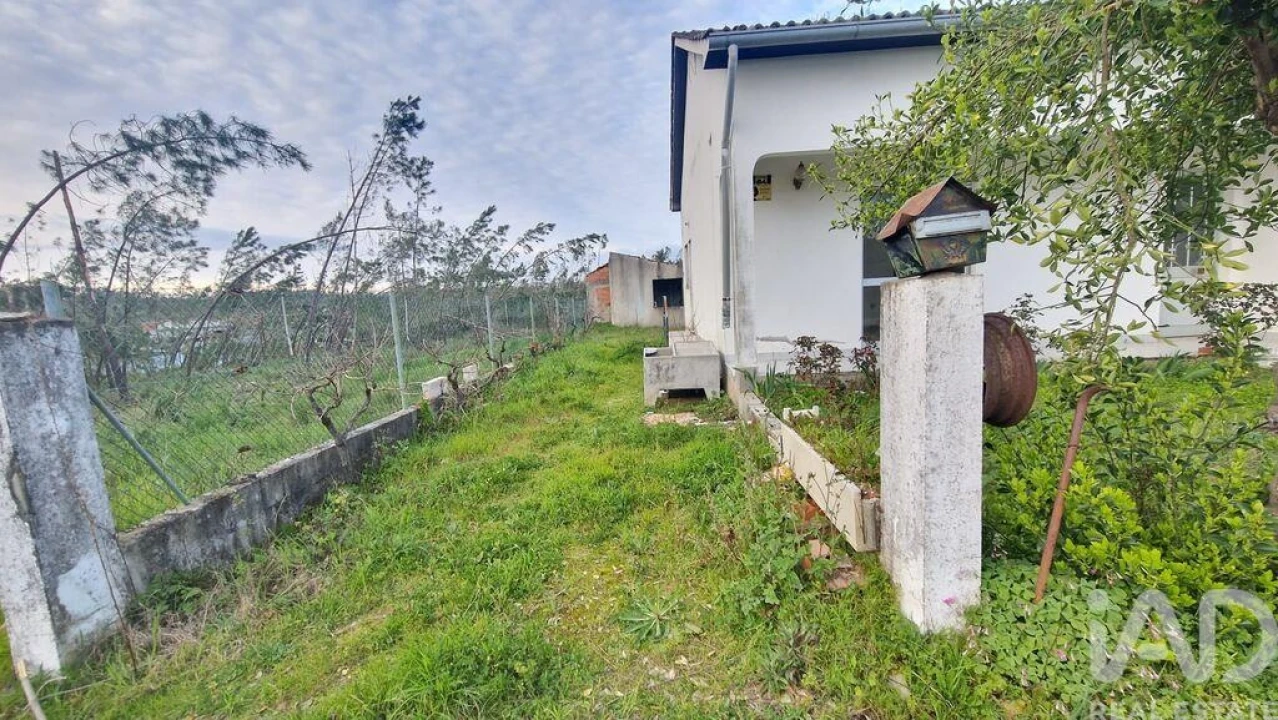 Moradia T3 para Venda em Caxarias Foto 7