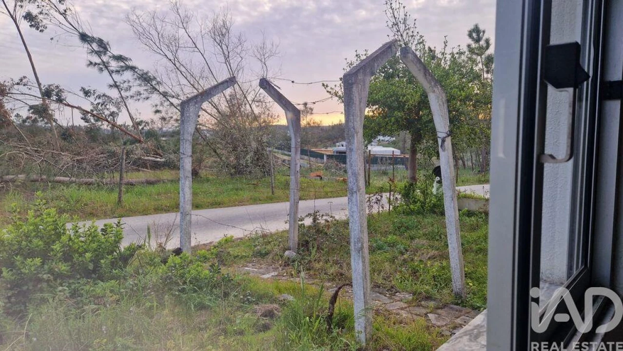 Moradia T3 para Venda em Caxarias Foto 4