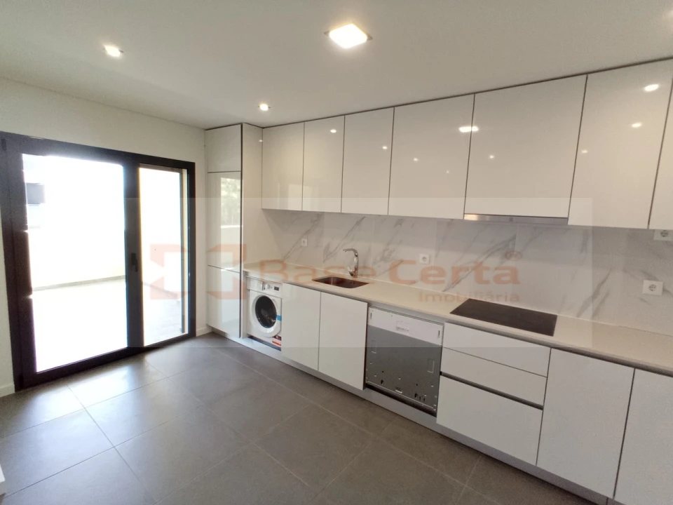 Apartamento T4 para Venda em Corroios Foto 2