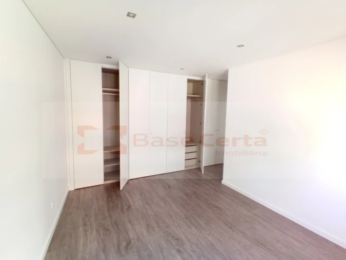 Apartamento T4 para Venda em Corroios Foto 7