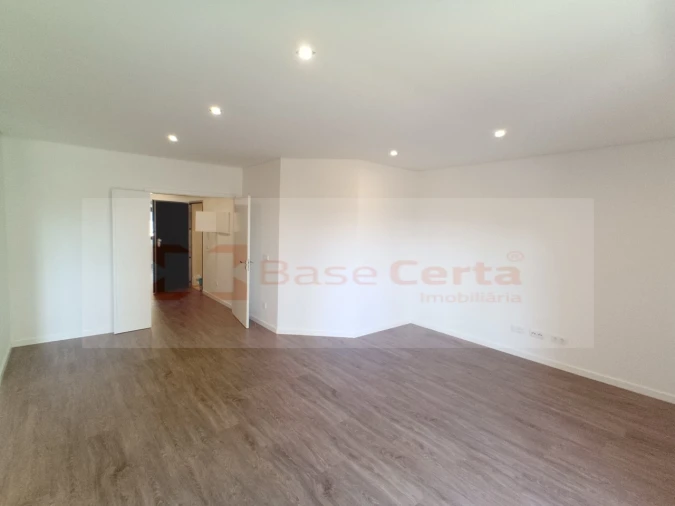 Apartamento T4 para Venda em Corroios Foto 12