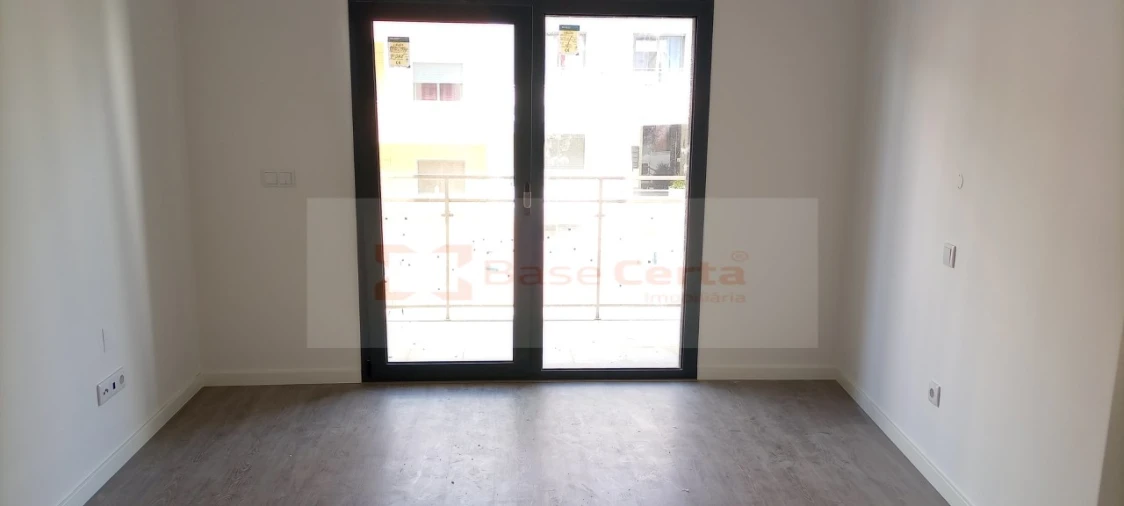 Apartamento T3 para Venda em Corroios Foto 24