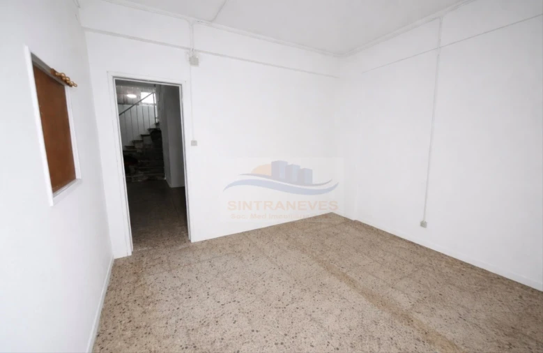 Loja para Arrendamento em Águas Livres Foto 4