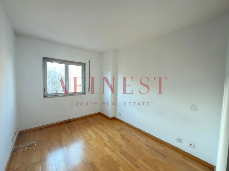 Apartamento T2 para Arrendamento em Areeiro Foto 4