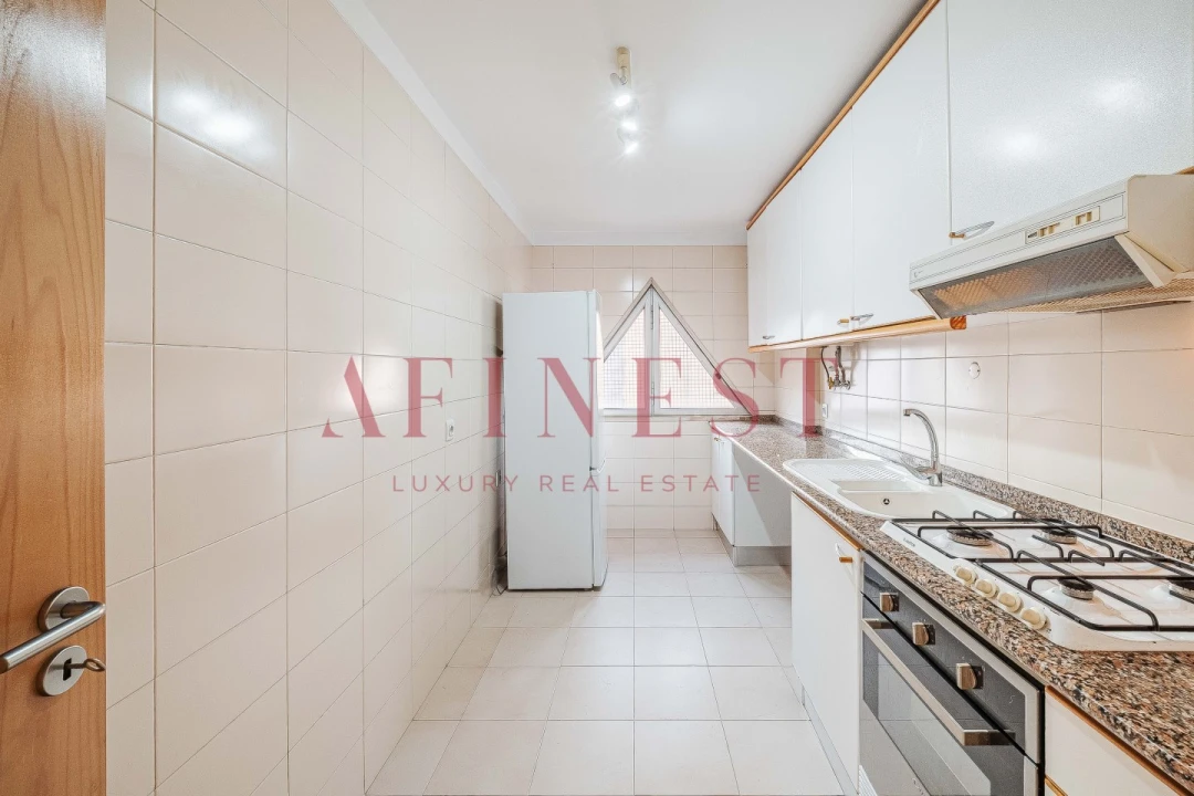 Apartamento T2 para Arrendamento em Areeiro Foto 5